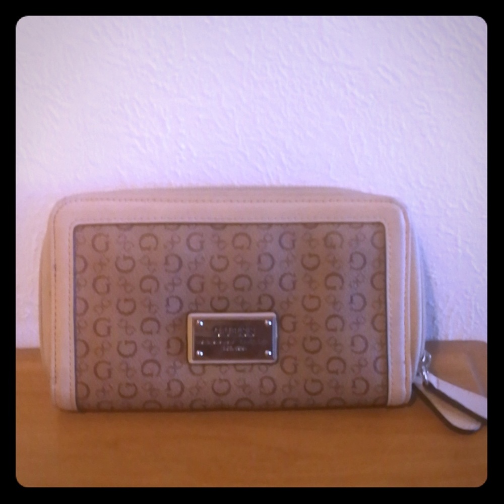 Guess wallet